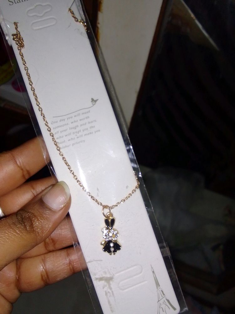 Cute Black And Gold Pendant