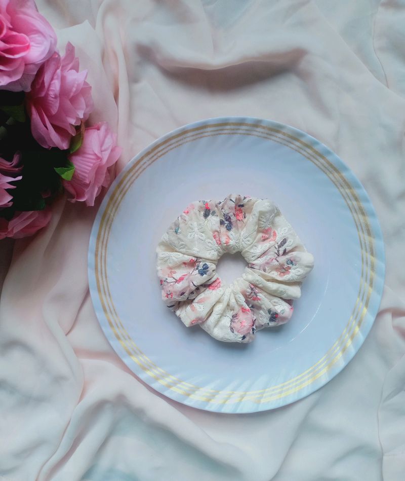 XXl  Chikankari Scrunchies 🌸🌷🌺