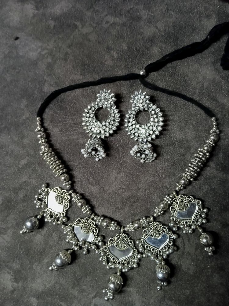 Priti Necklace And Eariings