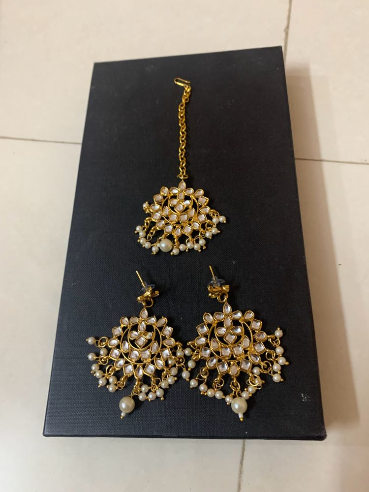 Kundan Earrings And Mangtika