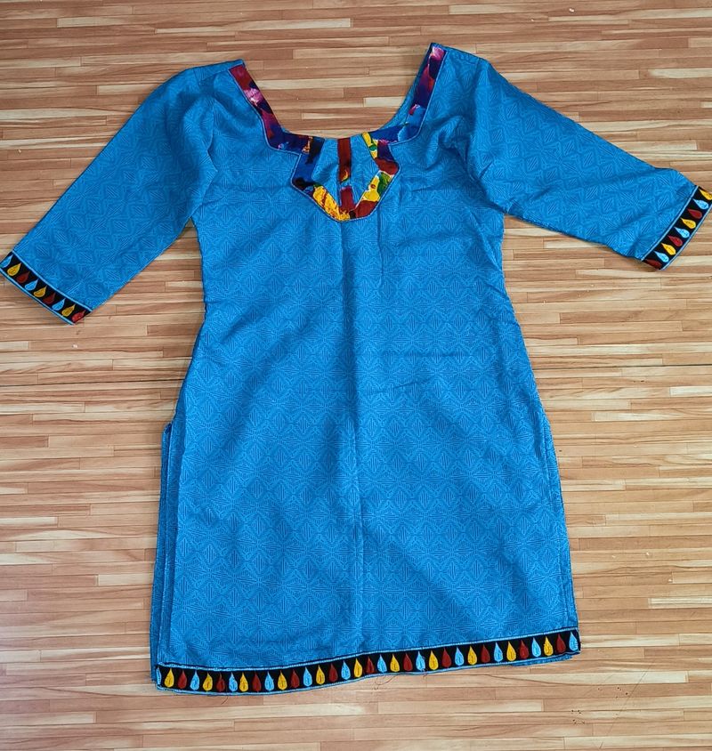 Short Kurti/ L-size