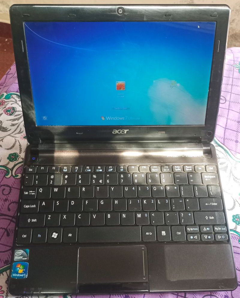 Acer Aspire One Mini Laptop D2570M