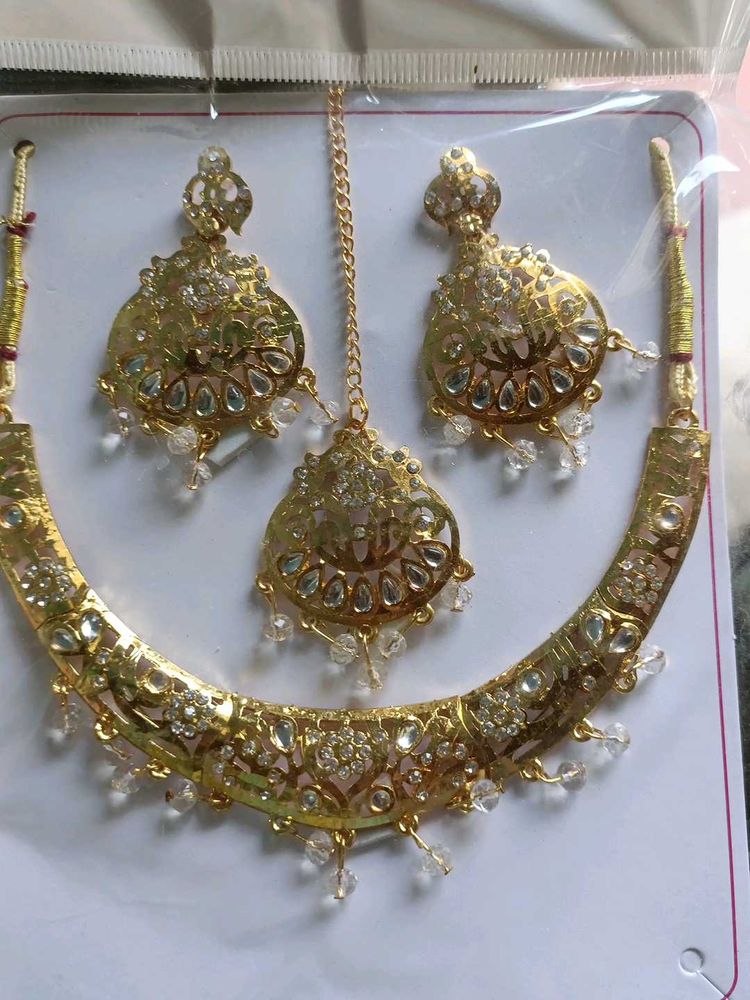 Jewellery Necklace With Earrings And Mang Tika