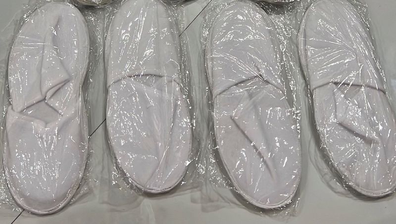 Bathroom slippers (4 Pairs)