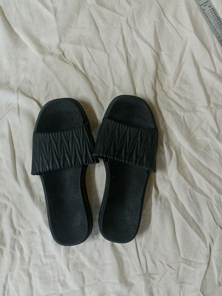 Black Slippers/flipflop/footwear