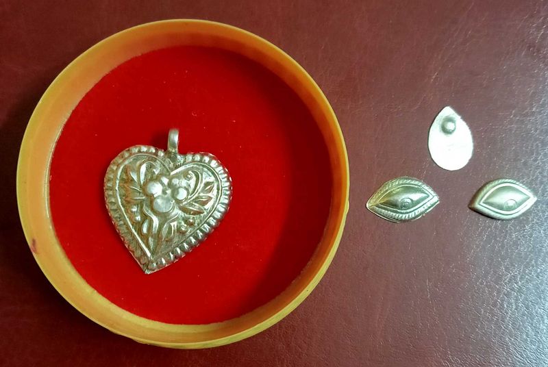 Pure Silver (Chandi) Loket With One Set Eyes Free