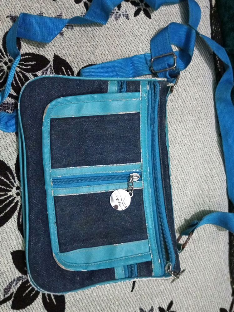 Slingbag With Dark Blue And Light