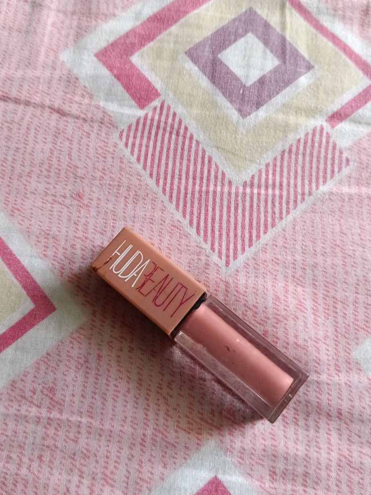 Huda Beauty Nude Shade Lipstick 💄