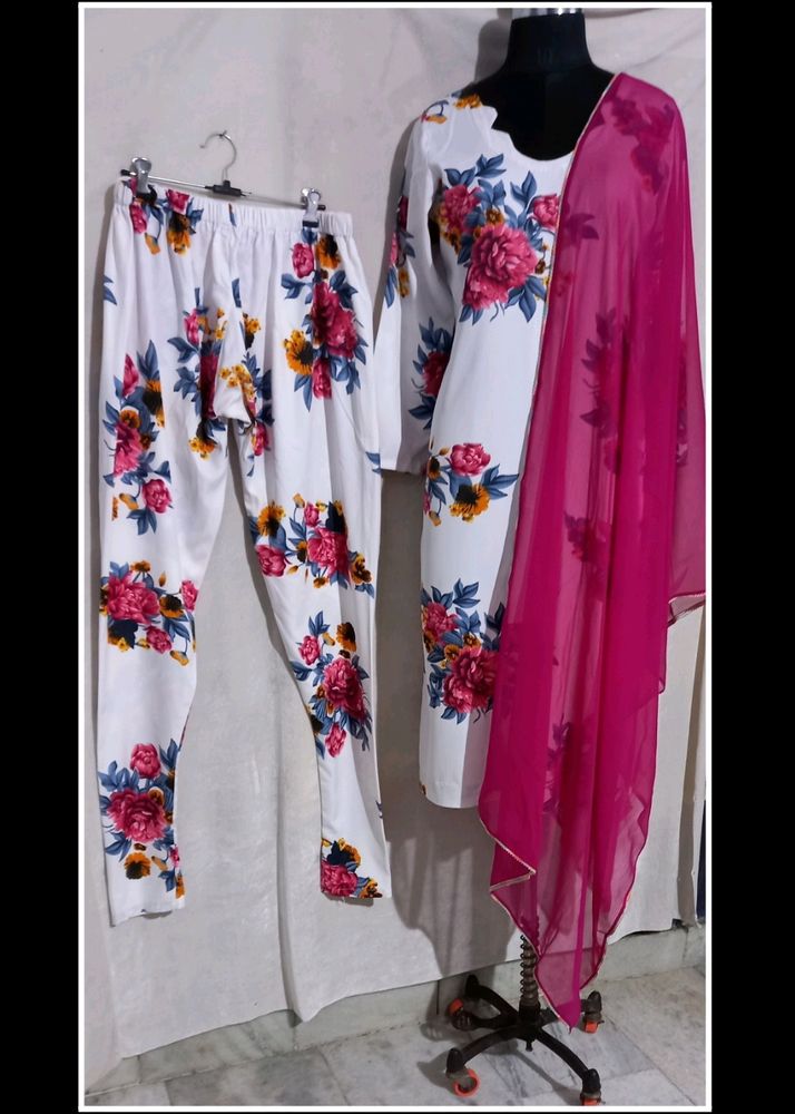 4 Bust Flower Print Long Kurti Pajama With Dupatta