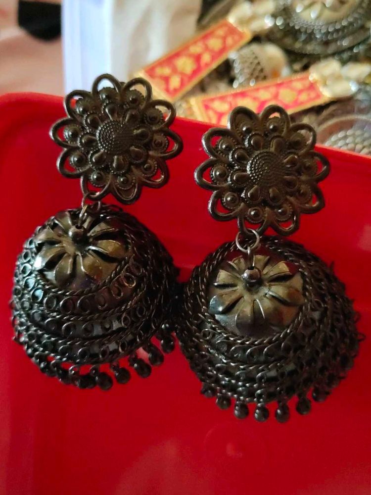 Beautiful 😍 Black 🖤 Colour Earrings 😍