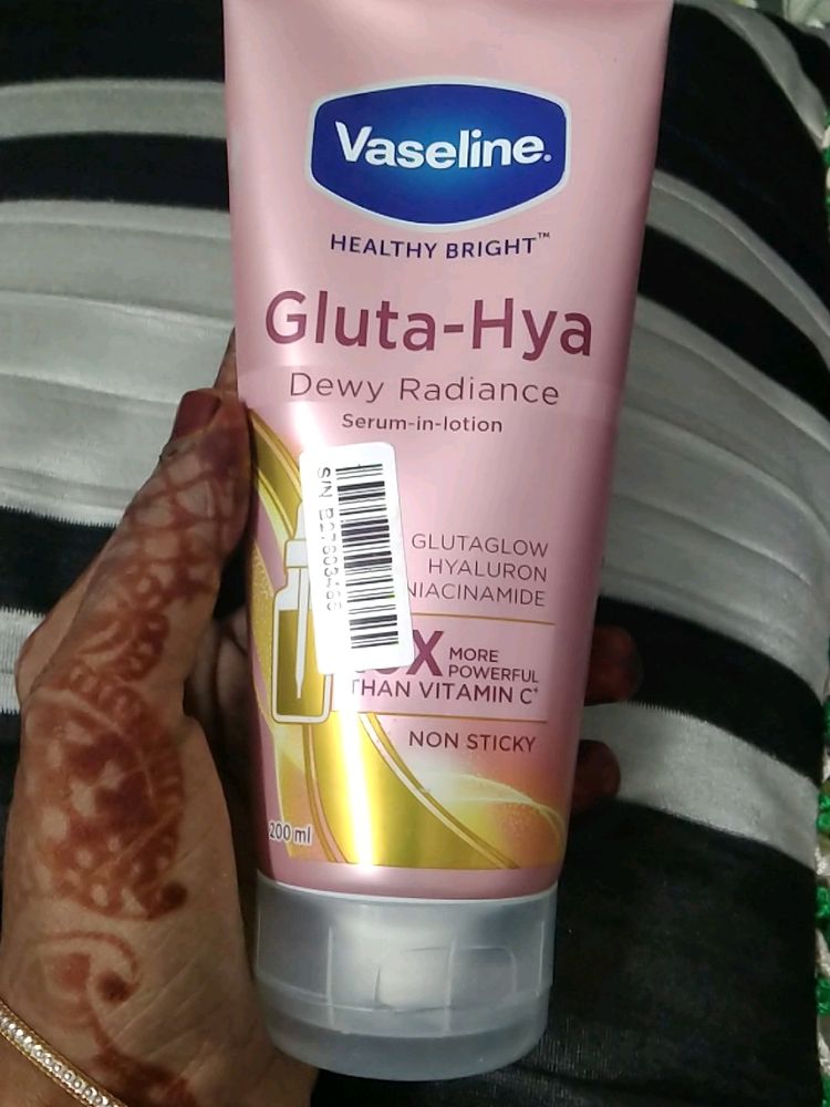 Vaseline Gluta Hya, Dewy Radiance.