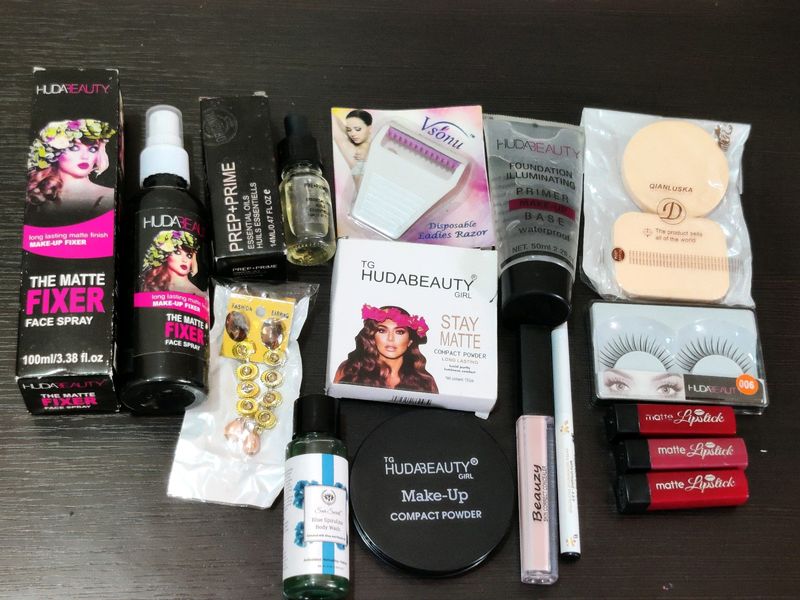 14 Items Make Up ➕ Nackchain Box Free