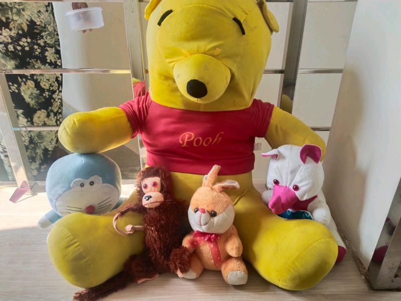 Big Size Pooh With 4 Other Plushies