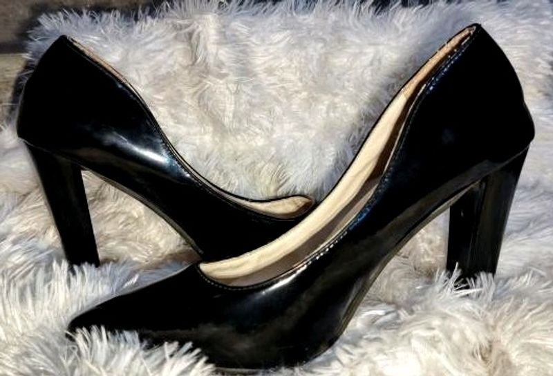New High Heel In Black Colour Cuties...😄🎀