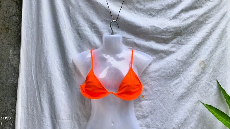 88P. NEON ORANGE BRALLETE