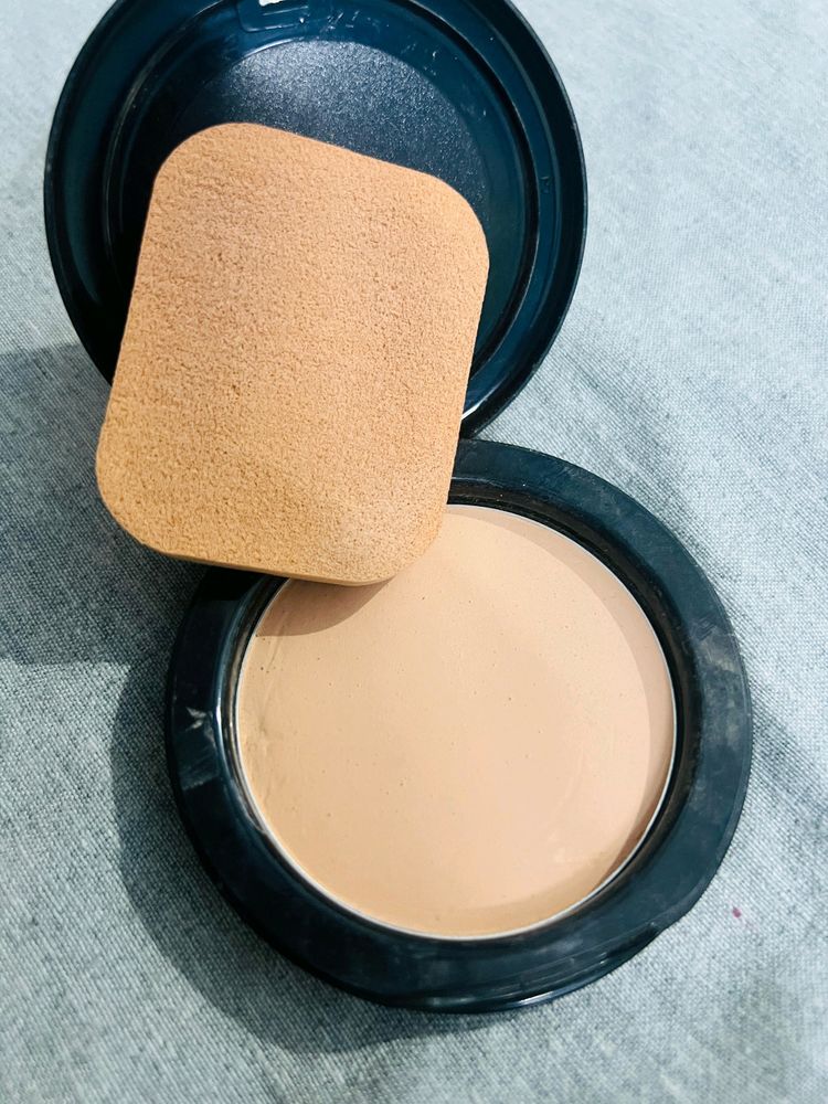 Fit Me Compact ....(Shade Ivory)