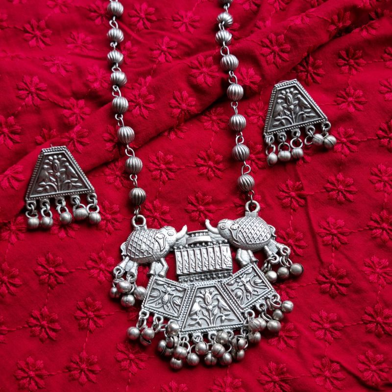 Elephant Motif Long Blackpolish Necklace Set