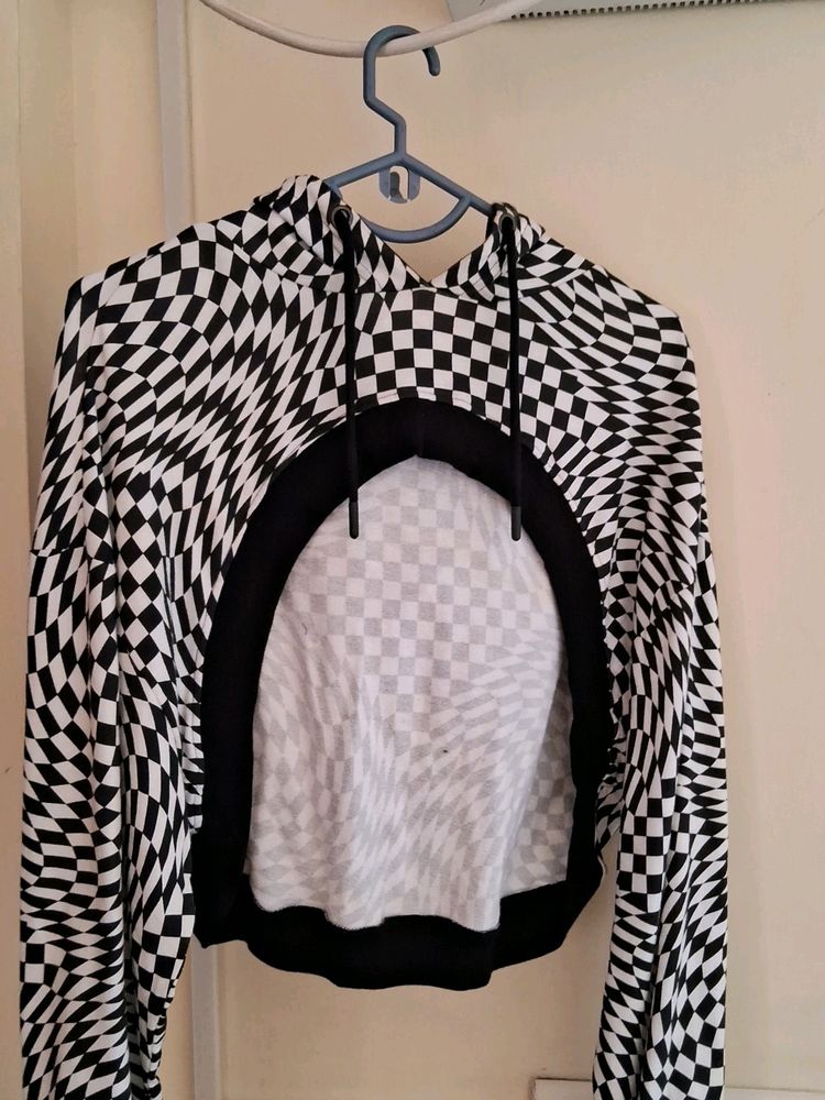 MAX Black And White Kaleidoscope Cropped Hoodie