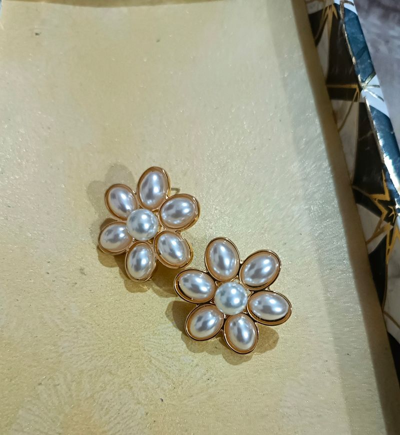 Pearl Stud Earring