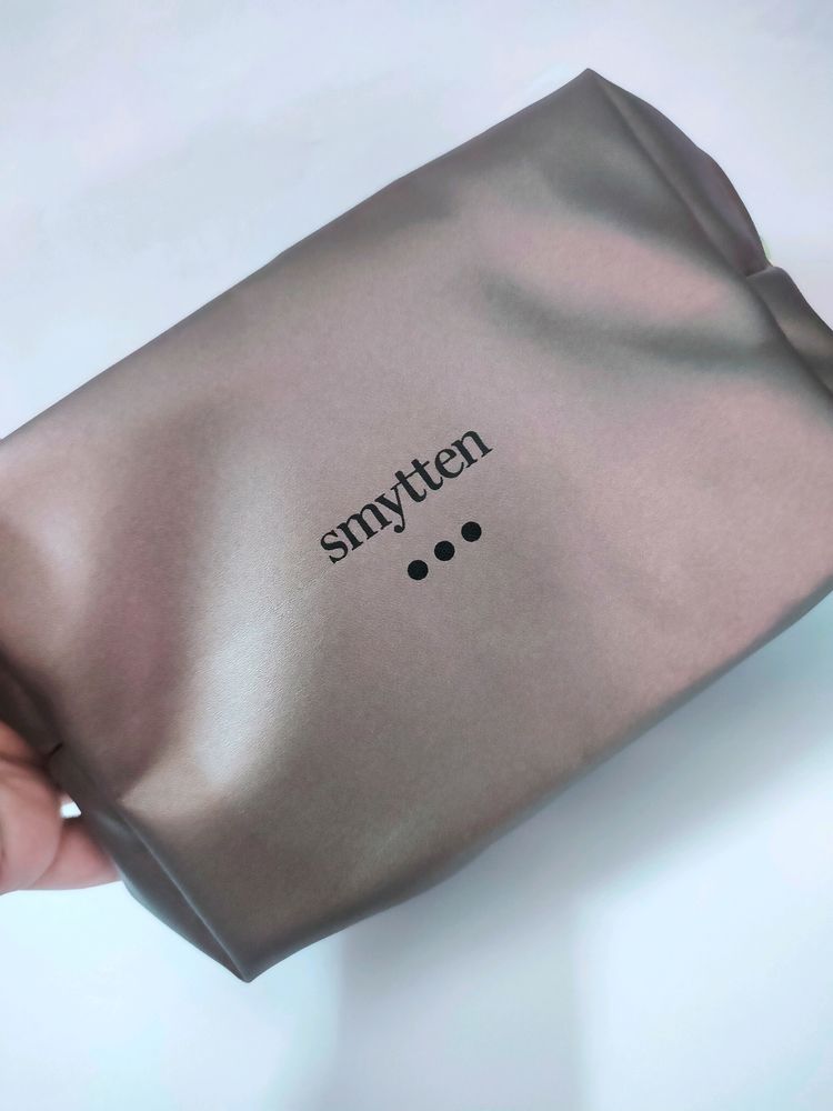 SMYTTEN BEAUTIFUL VANITY POUCH 😍