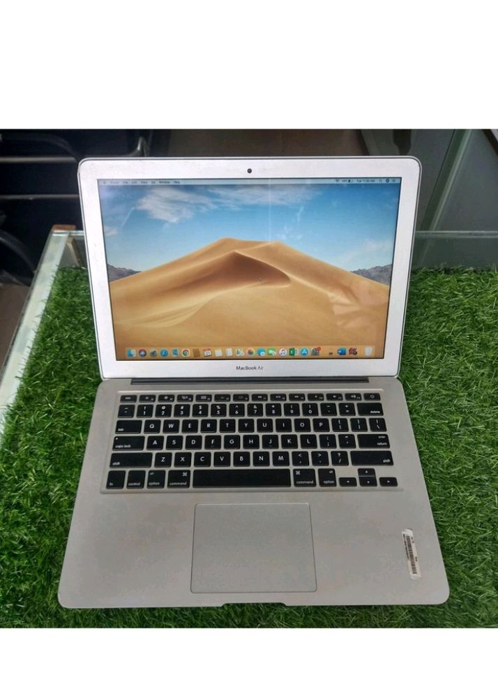 Apple MacBook