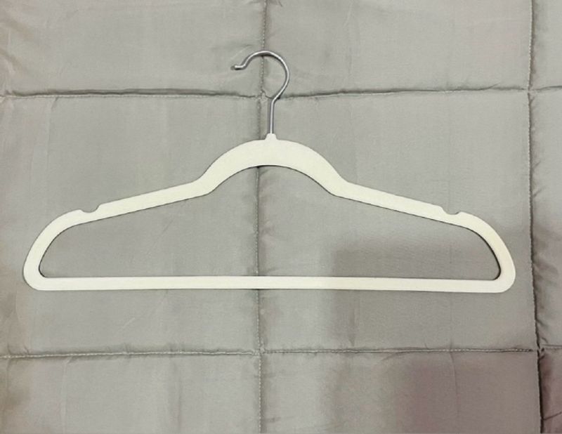 15-PackAmazon Basics Velvet Suit15Hangers,