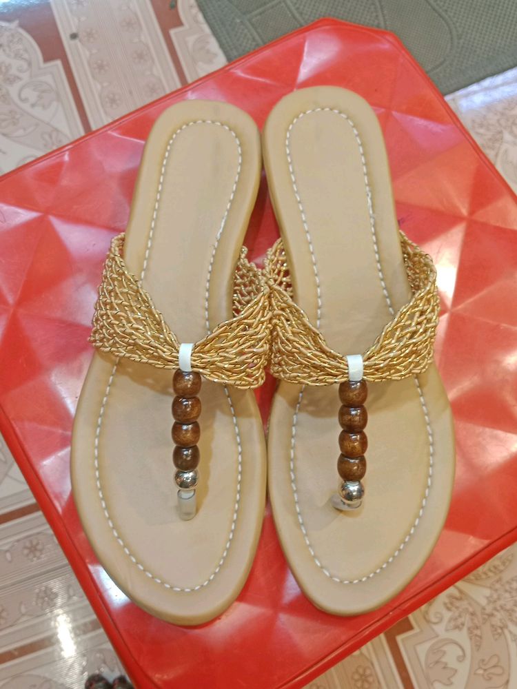 Goldan Damru Chappal