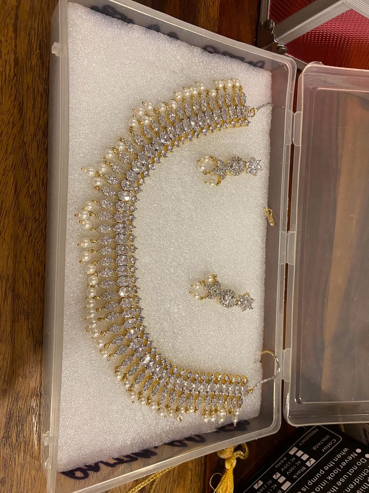 This is AD necklace set