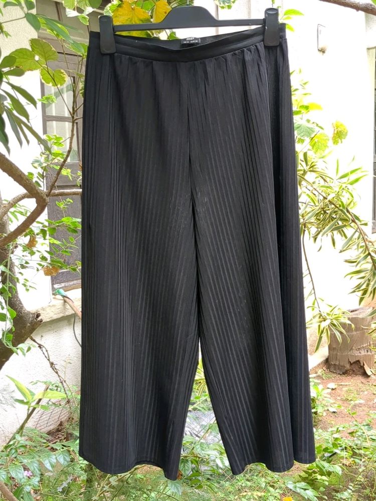 Relaxed Trousers With Side Slit