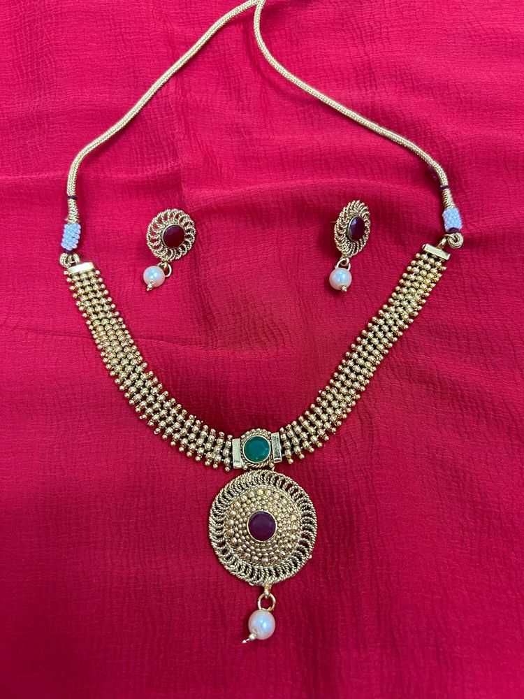 Festive Small Necklace Set