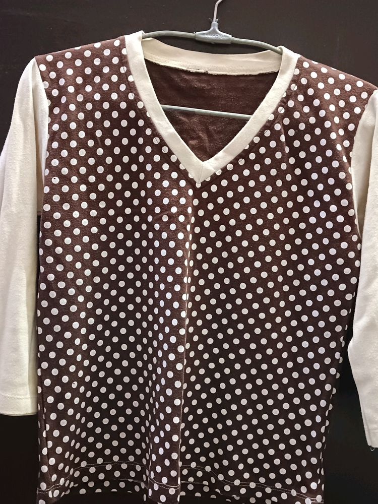 Polka Dot T-shirt Brown Color White Sleeves