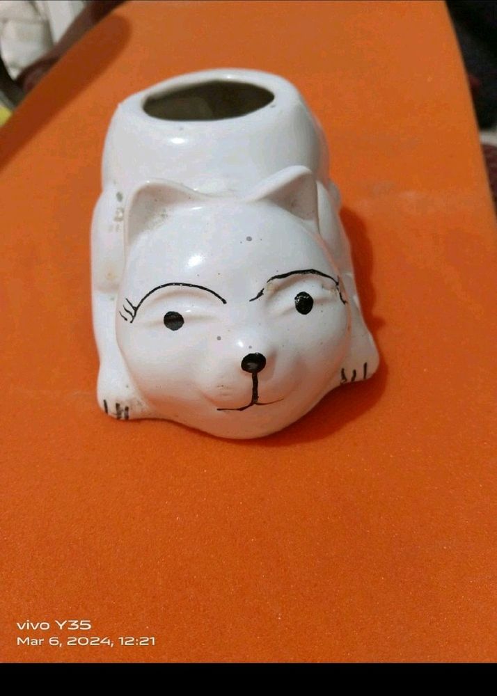 2 Cat Shape Vase Or Planter