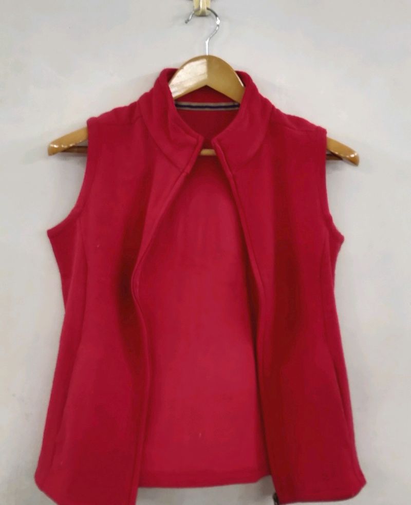 LAKs*itA SLEEVELESS JACKET IN SIZE S