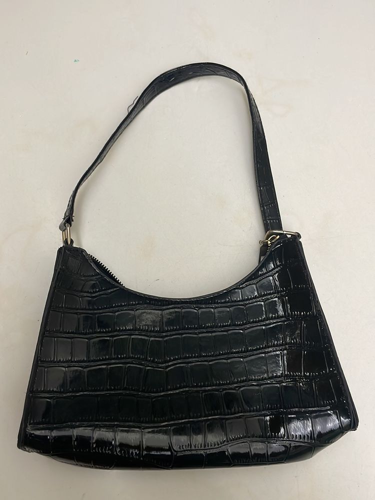 BLACK SHOULDER BAG