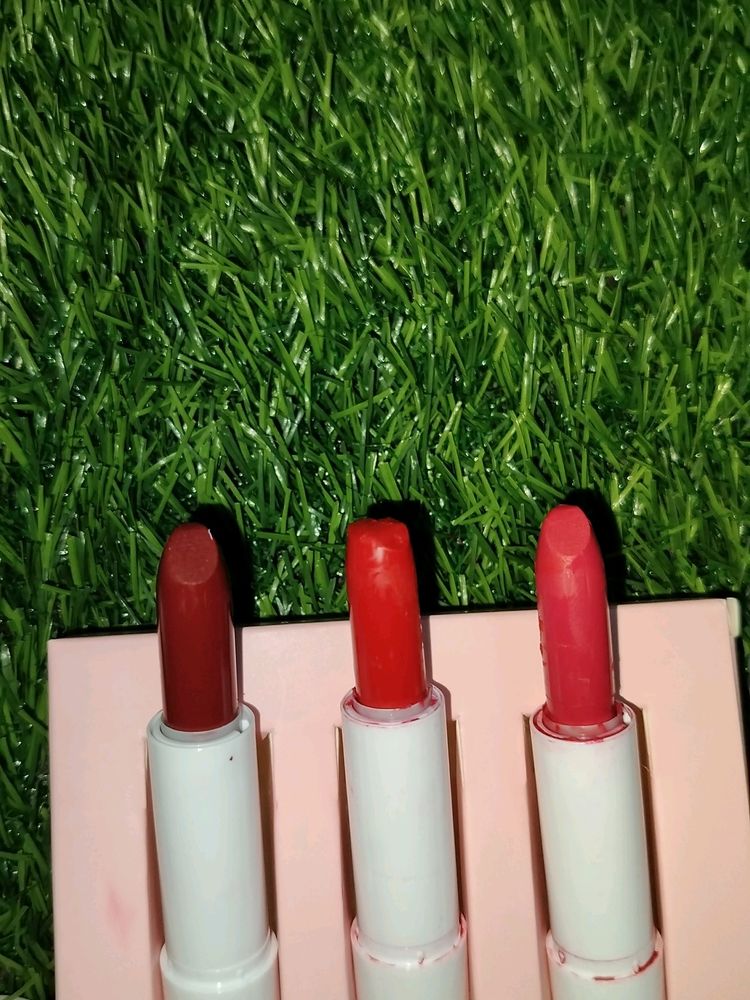 Myglamm Broken Lipstick