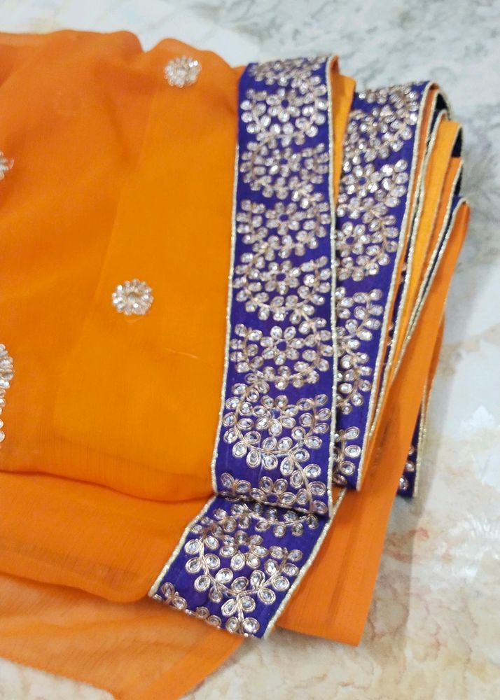 Beautiful saree..small border.1 time used..30min