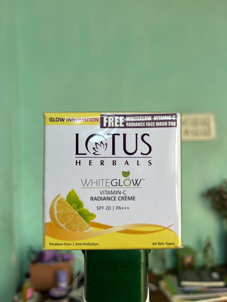 LOTUS HERBALS WHITE GLOW VITAMIN C RADIANCE