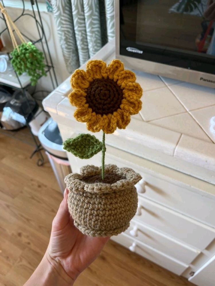 Crochet Sunflower Pot 🌻