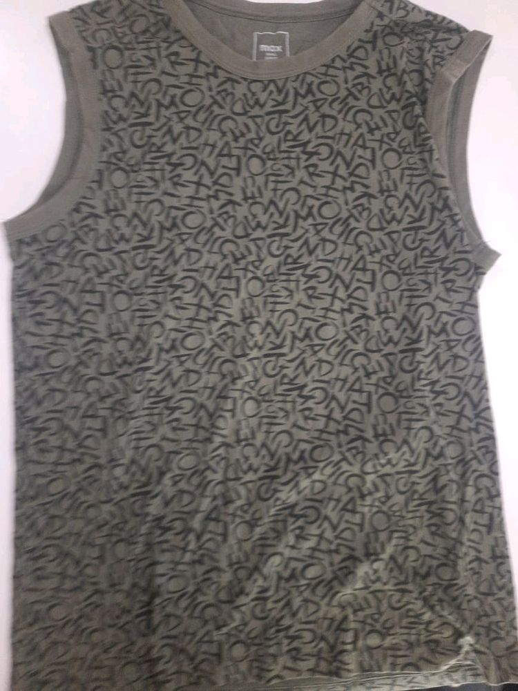 Sleeveless T shirt