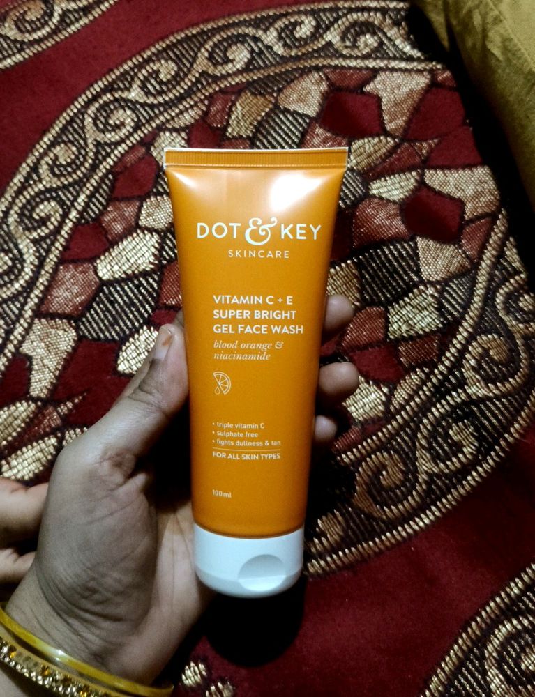 Dot & Key SkinCare Vitamin C + E Face Wash