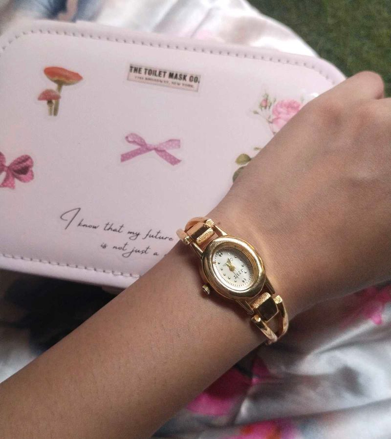 pinteresty vintage gold watch