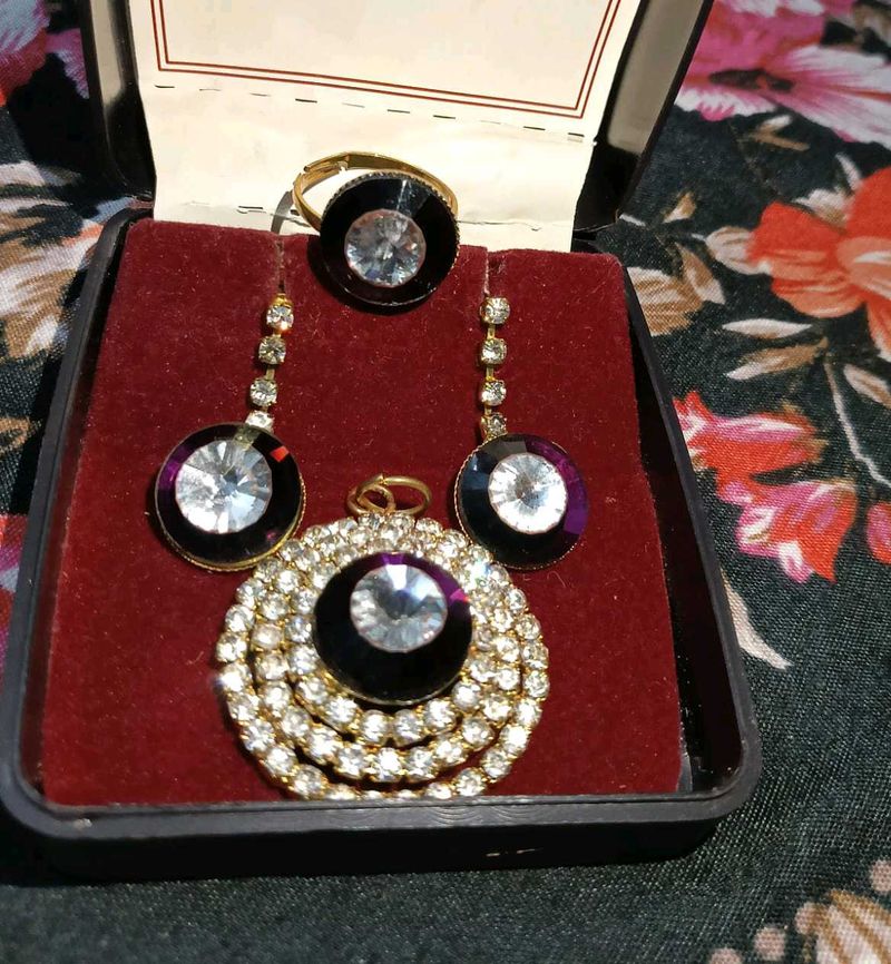 Locket set with ring