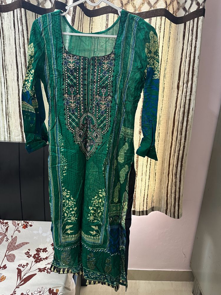 Perfect Pakistani kurta With Chiffon Dupatta