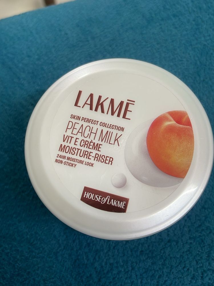 lakme vit E Creme Moisturiser