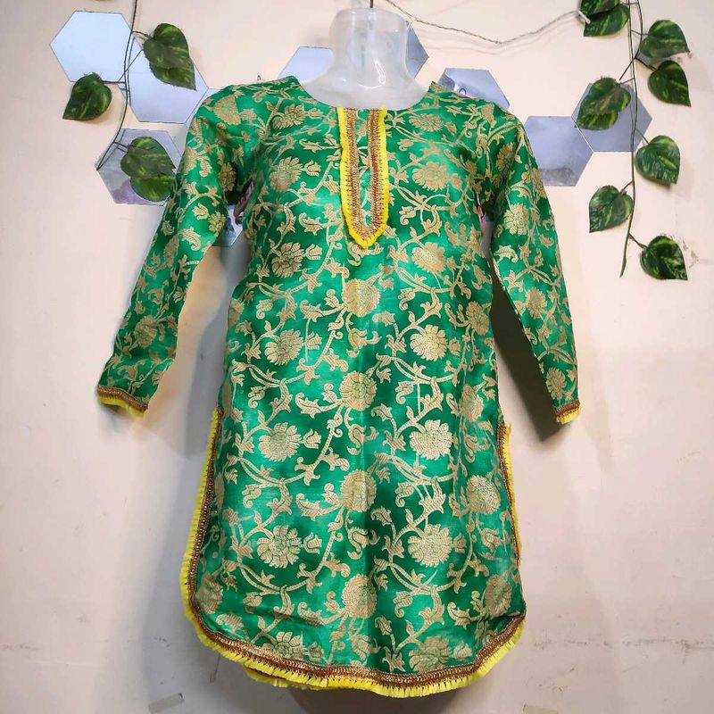 CUTE GREEN SHORT BANARASI KURTI 💛💚