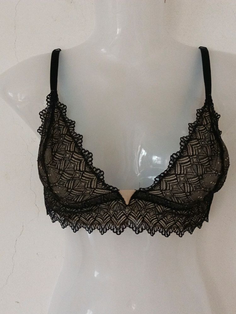 BLACK BRALETTE