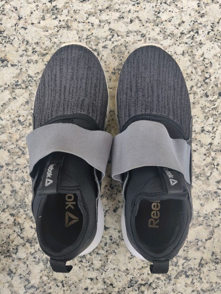 Reebok Men Black & Grey Slip On Woven Walking Shoe