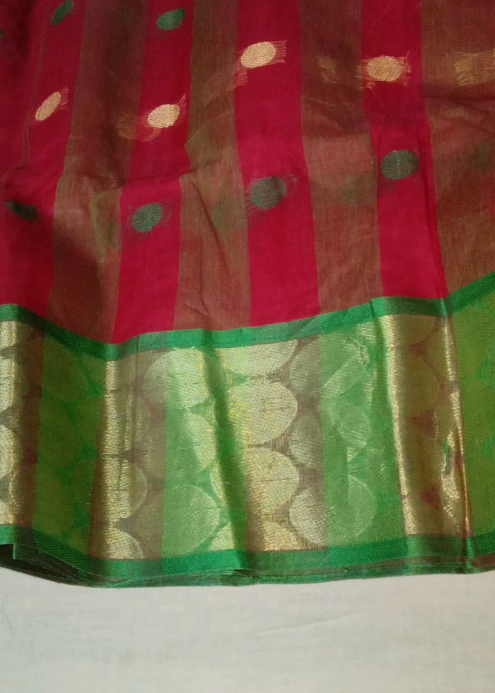 Red Bengal Tant Saree With Zari Skirt Border