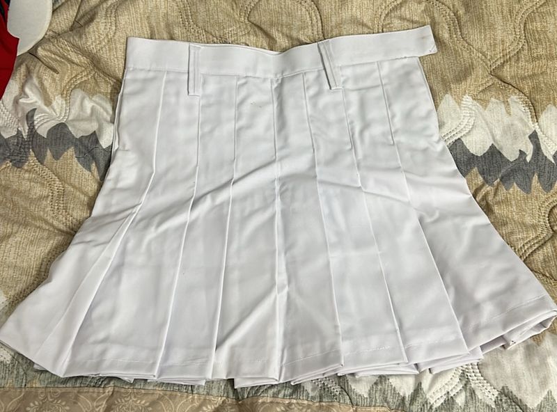 white tennis skirt 🤍