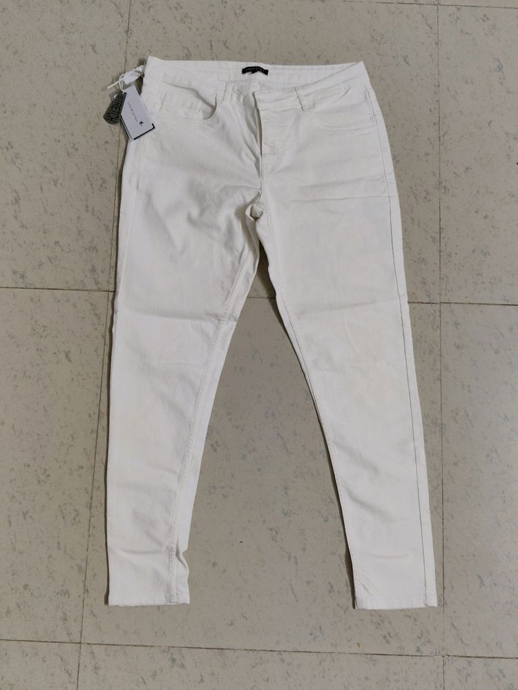 White Brand New Jeans, Negotiable